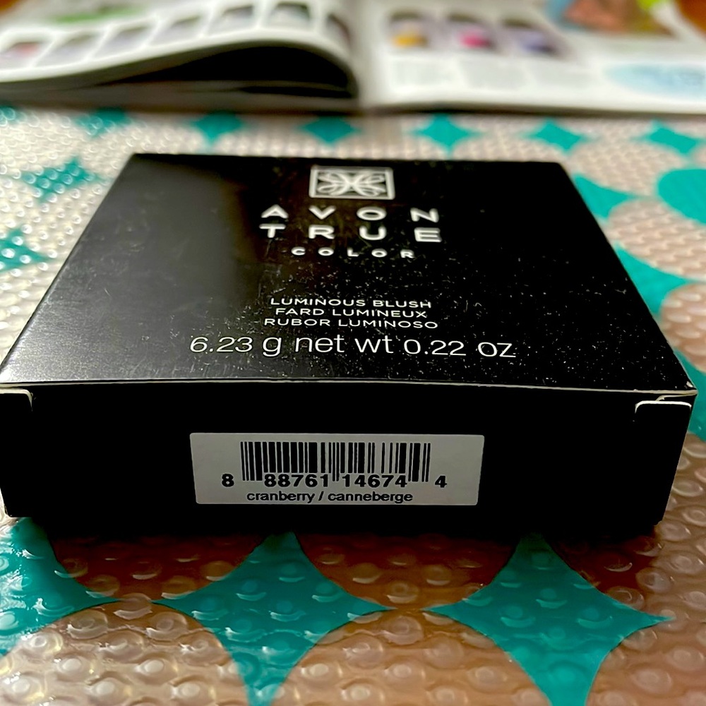 BNIB. Avon True Color Luminous Blush in Cranberry. $8.00